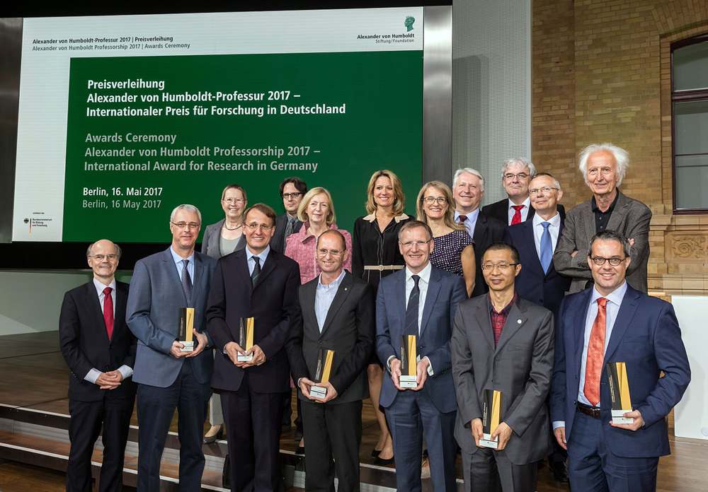 Bundesministerin für Bildung und Forschung Johanna Wanka, Generalsekretär der Humboldt-Stiftung Dr. Enno Aufderheide, Präsident der Humboldt-Stiftung Helmut Schwarz, Humboldt-Preisträger 2017 und Laudatoren
