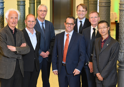 Präsident der Humboldt-Stiftung Helmut Schwarz mit den Preisträgern Prof. Dr. Wolf B. Frommer, Prof. Dr. Ran Hirschl, Prof. Dr. Till Winfried Bärnighausen, Prof. Dr. Sven Bernecker, Prof. Dr. Largus T. Angenent, Prof. Dr. Jijie Chai